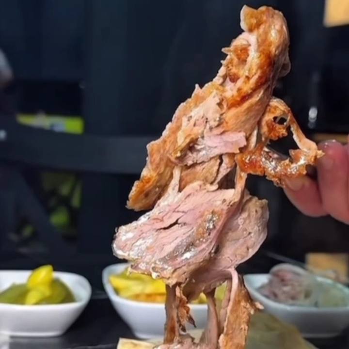 İncecik kesilmiş et döner dilimleri